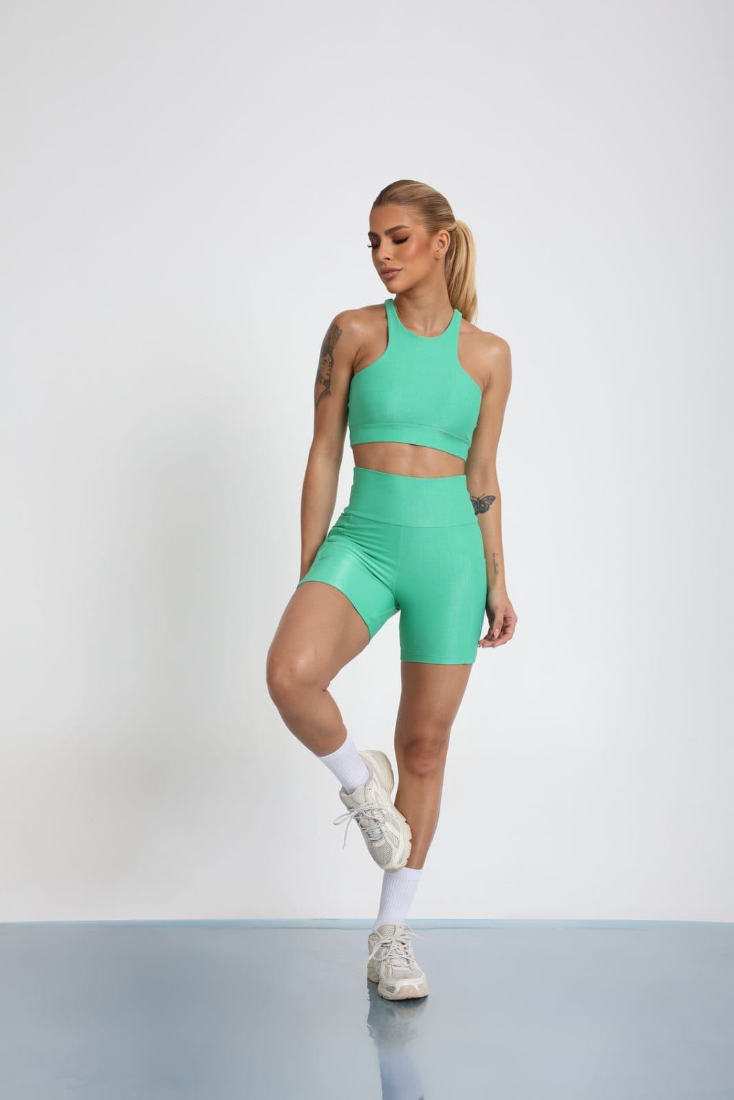 Gabriela com short bolso lateral